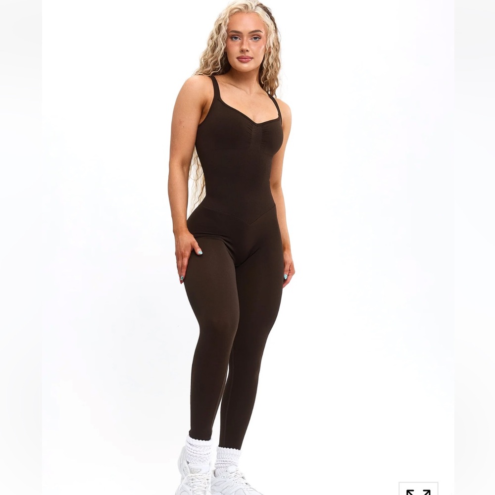 Buffbunny shape seamless bodysuit. size XS 
, color cold brew. NWT